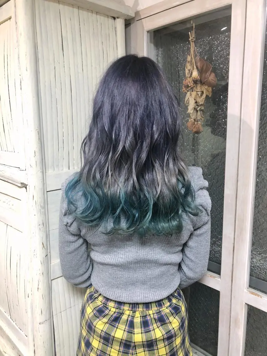 ロング カラー パーマ ヘアアレンジ ヘアカラー トリートメント 推し活専用 【派手髪】飯野ゆかりのヘアスタイル