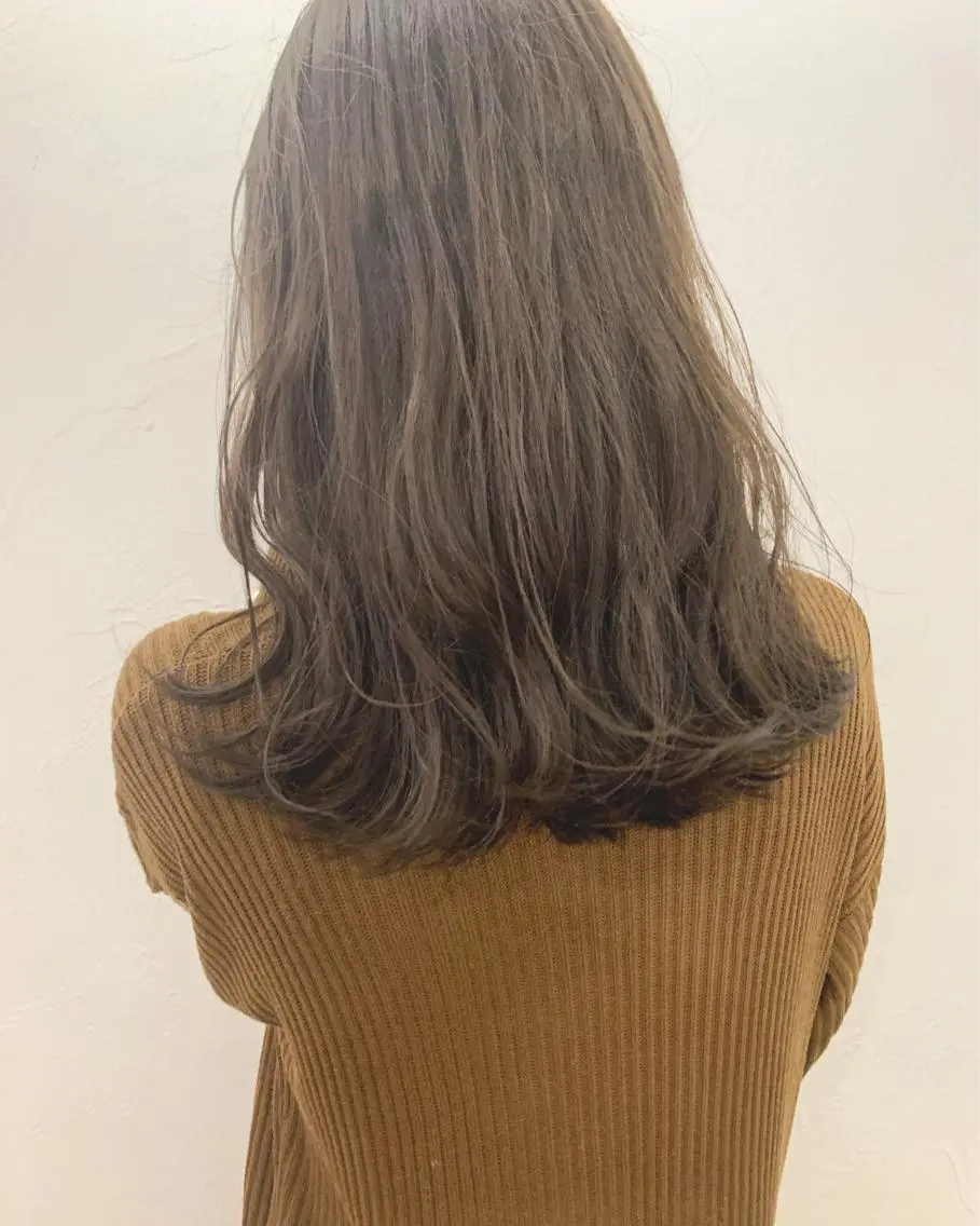 セミロング カラー ハイトーンボブ 前田 表参道　グレージュのヘアスタイル