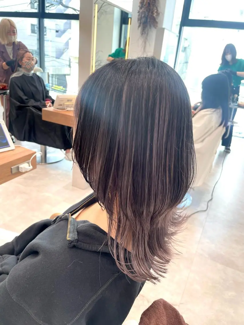 ミディアム カラー ブリーチ パープルカラー ウルフカット カット ヘアカラー トリートメント ヘッドスパ 【透明感カラー🩶】 津田和希のヘアスタイル