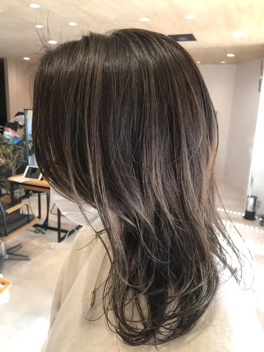 ミディアム カラー アディクシーカラー グレージュ スズキ シオリのヘアスタイル