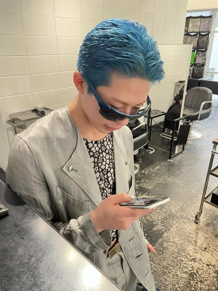 ショート カラー パーマ ヘアアレンジ メンズ キッズ ネイル マツエク・マツパ アイブロウ メンズブリーチ ブリーチ ブルーカラー ブルー クリアネイル カット ヘアカラー トリートメント 艶ハイトーン/ヘア アレンジAYAKAのヘアスタイル