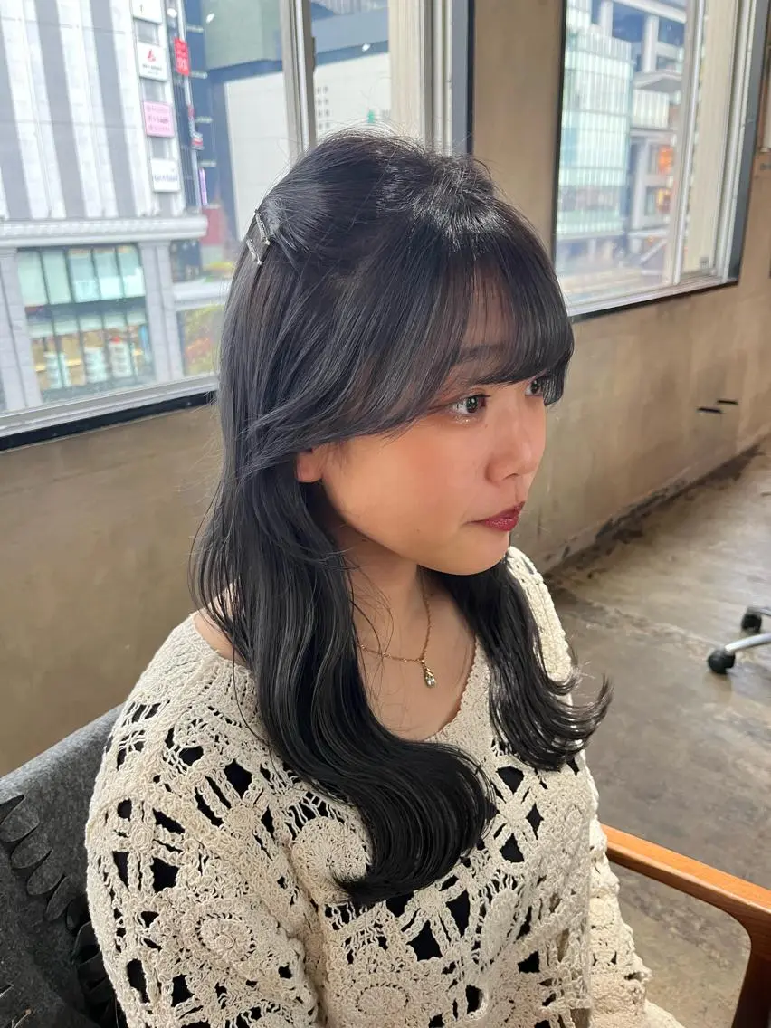 ロング カラー 黒髪 ブルーカラー ブルーブラック 光本 杏のヘアスタイル