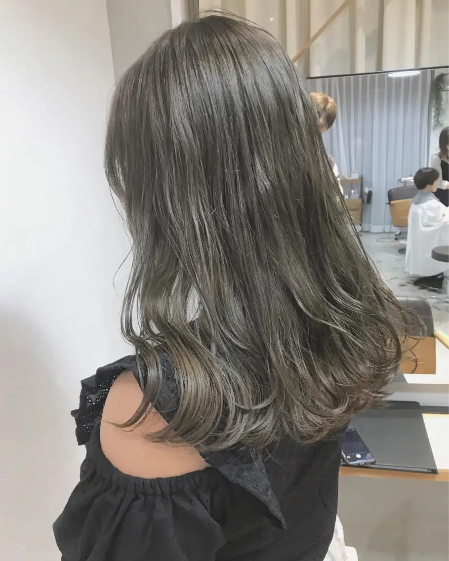 ロング カラー ハイトーンボブ 前田 表参道　グレージュのヘアスタイル