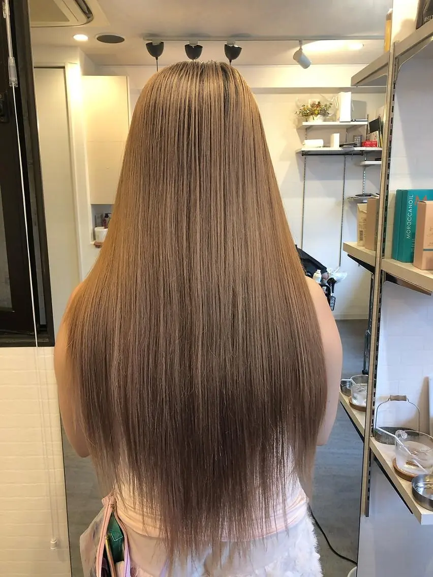 セミロング LANI OOSAKAのヘアスタイル