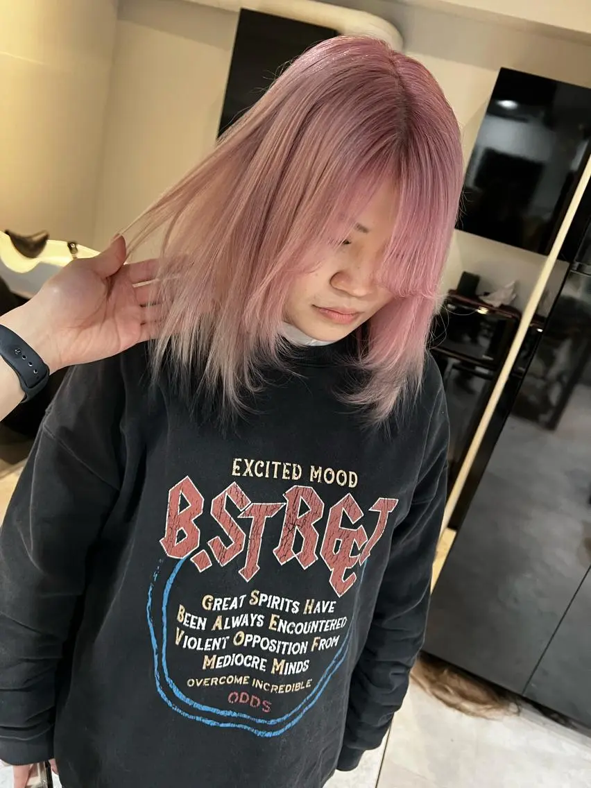 ミディアム カラー ダークグレー ハイトーンカラー ピンクカラー ヘアカラー PSY(サイ)池袋 金田尚久🎨のヘアスタイル