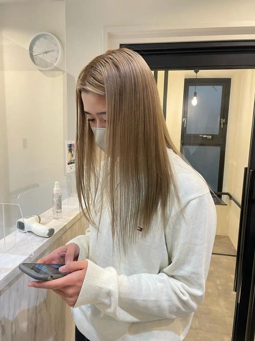 ロング カラー ブロンド ヘアカラー 渋谷 留菜のヘアスタイル