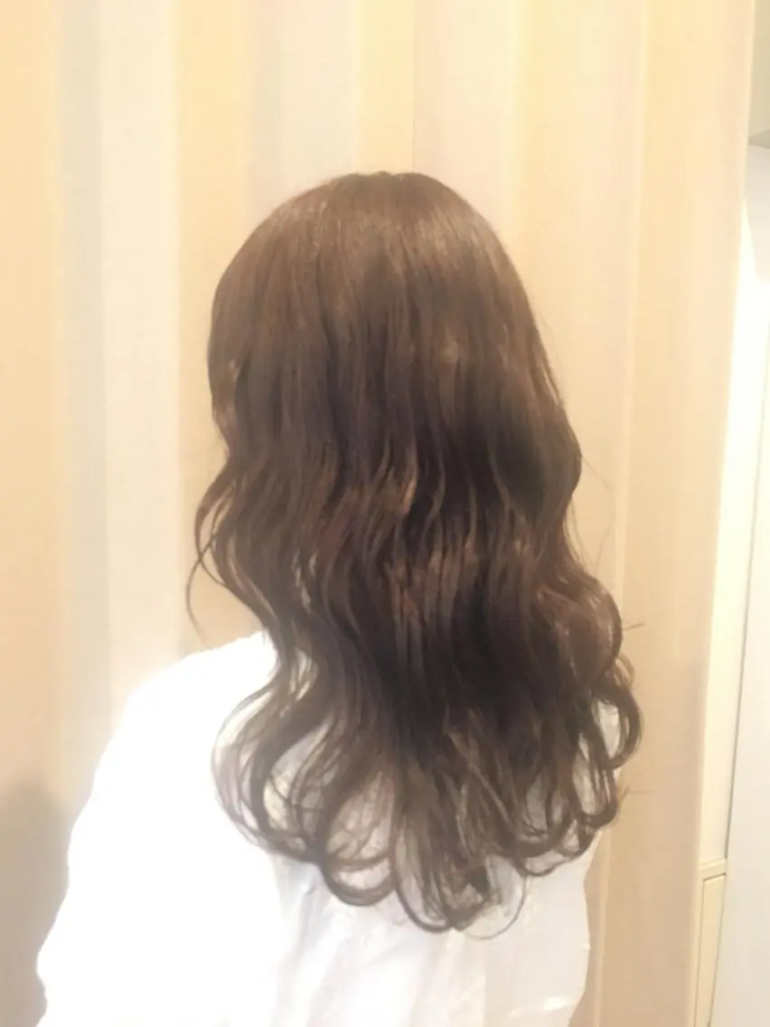 セミロング カラー アッシュ ブリーチ ラベンダーカラー ラベンダーアッシュ ブリーチなしカラー Zina SAKIのヘアスタイル