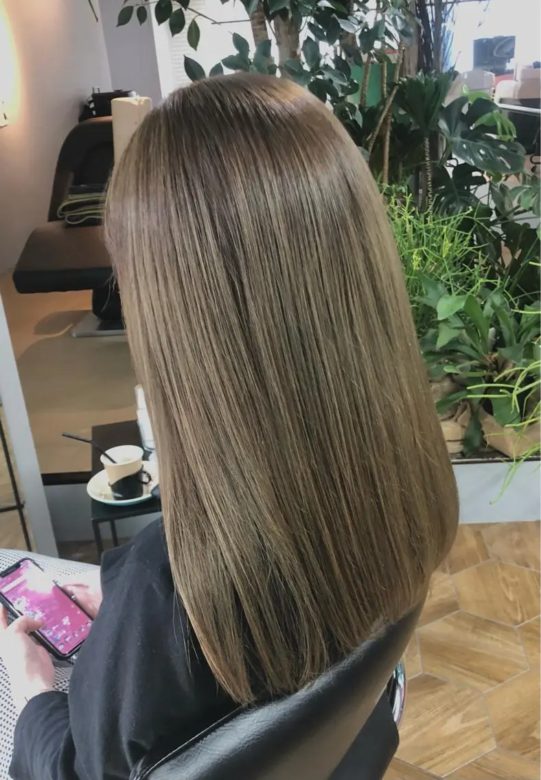セミロング カラー ヘアカラー トリートメント 透明感カラー レイヤー亀井唯登のヘアスタイル