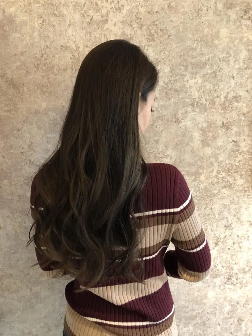 ミディアム カラー パーマ レイヤーカット 早崎太生のヘアスタイル