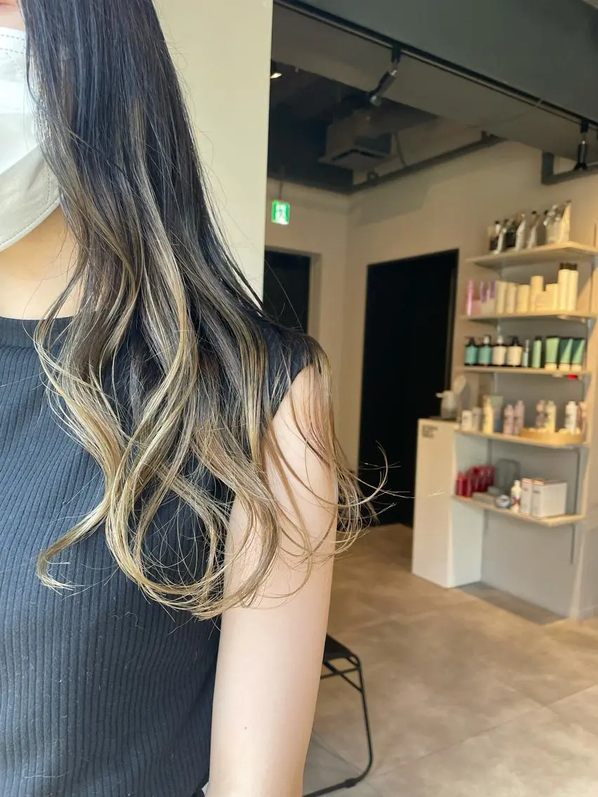 ミディアム カラー グラデーションカラー ハイライトカラー ハイライト ブリーチ👩‍🦳/ ‪✂︎MANAMIのヘアスタイル
