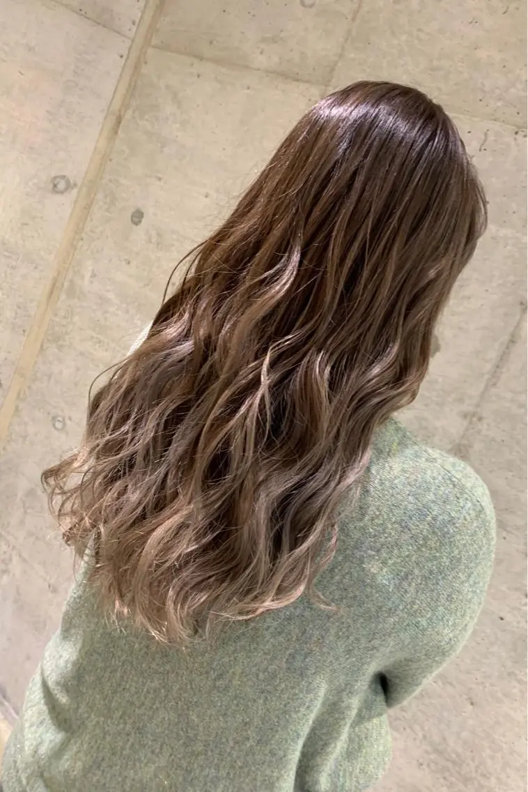 ロング カラー カット ヘアカラー トリートメント ハイライトが 得意なニキです😊のヘアスタイル