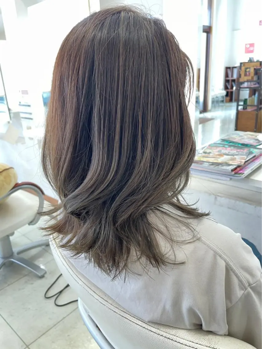 セミロング カラー グラデーションカラー ヘアカラー いけだ ゆうのヘアスタイル