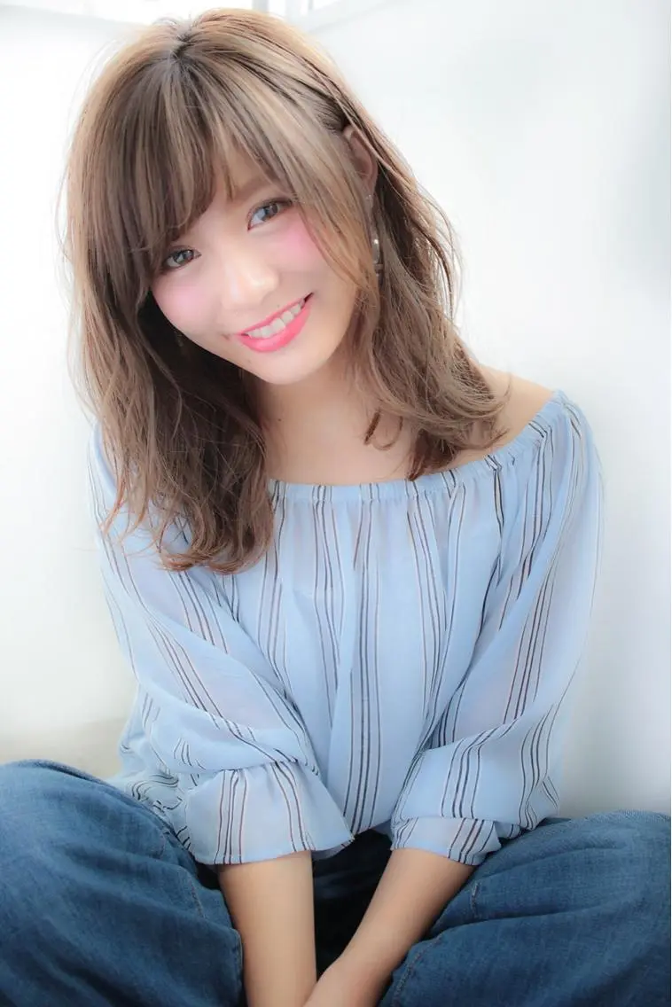 セミロング パーマ 💘トレンドスタイル 💘透明感ヘアのヘアスタイル