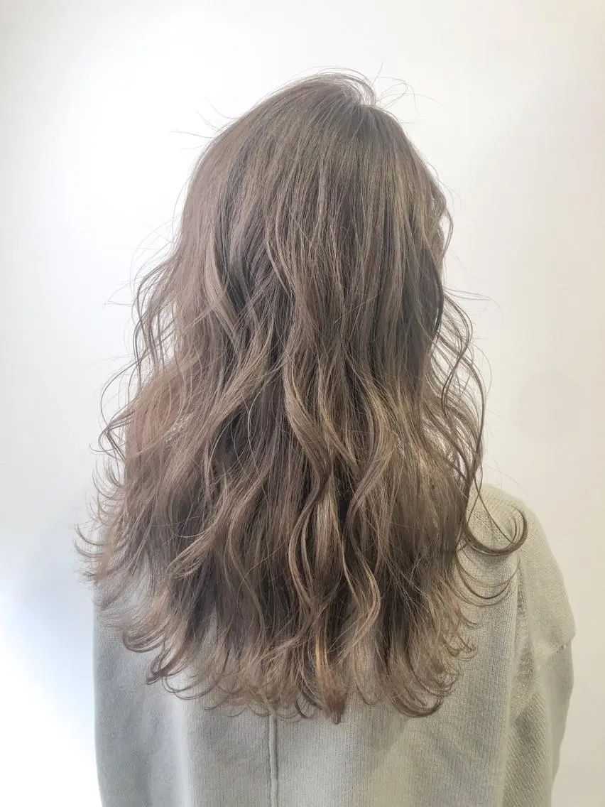 ロング 佐藤 結花のヘアスタイル
