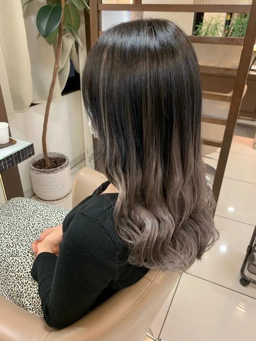 ロング カラー 羽エクステ🪽 🤍まき🤍のヘアスタイル