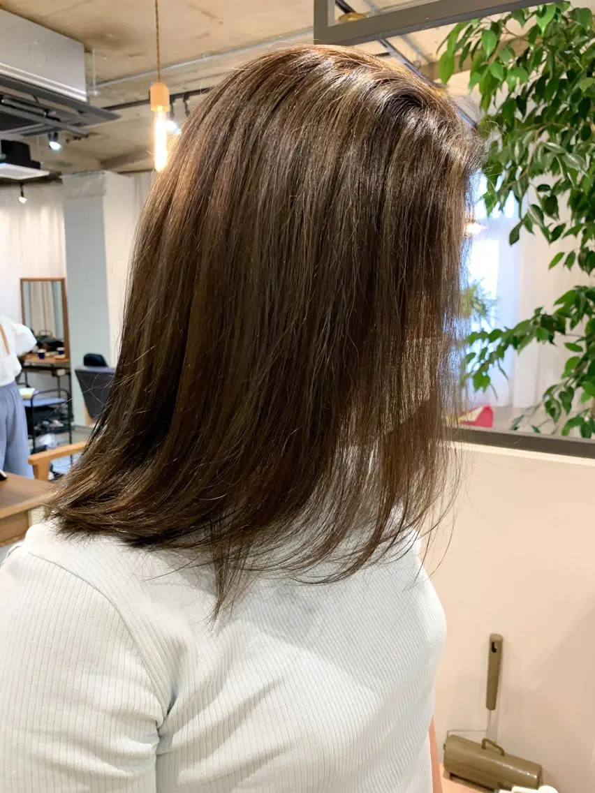 セミロング カラー グレージュ ハイライトカラー ハイライト ブリーチなしカラー 🌿‬脇黒丸 彩のヘアスタイル