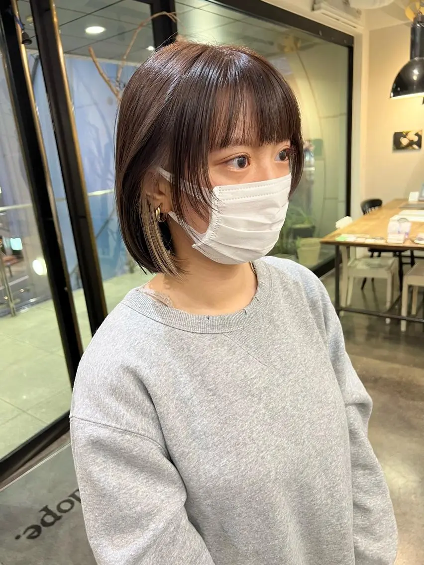 ショート カラー ブリーチ イヤリングカラー ボブ カット ヘアカラー 千葉 郁也のヘアスタイル