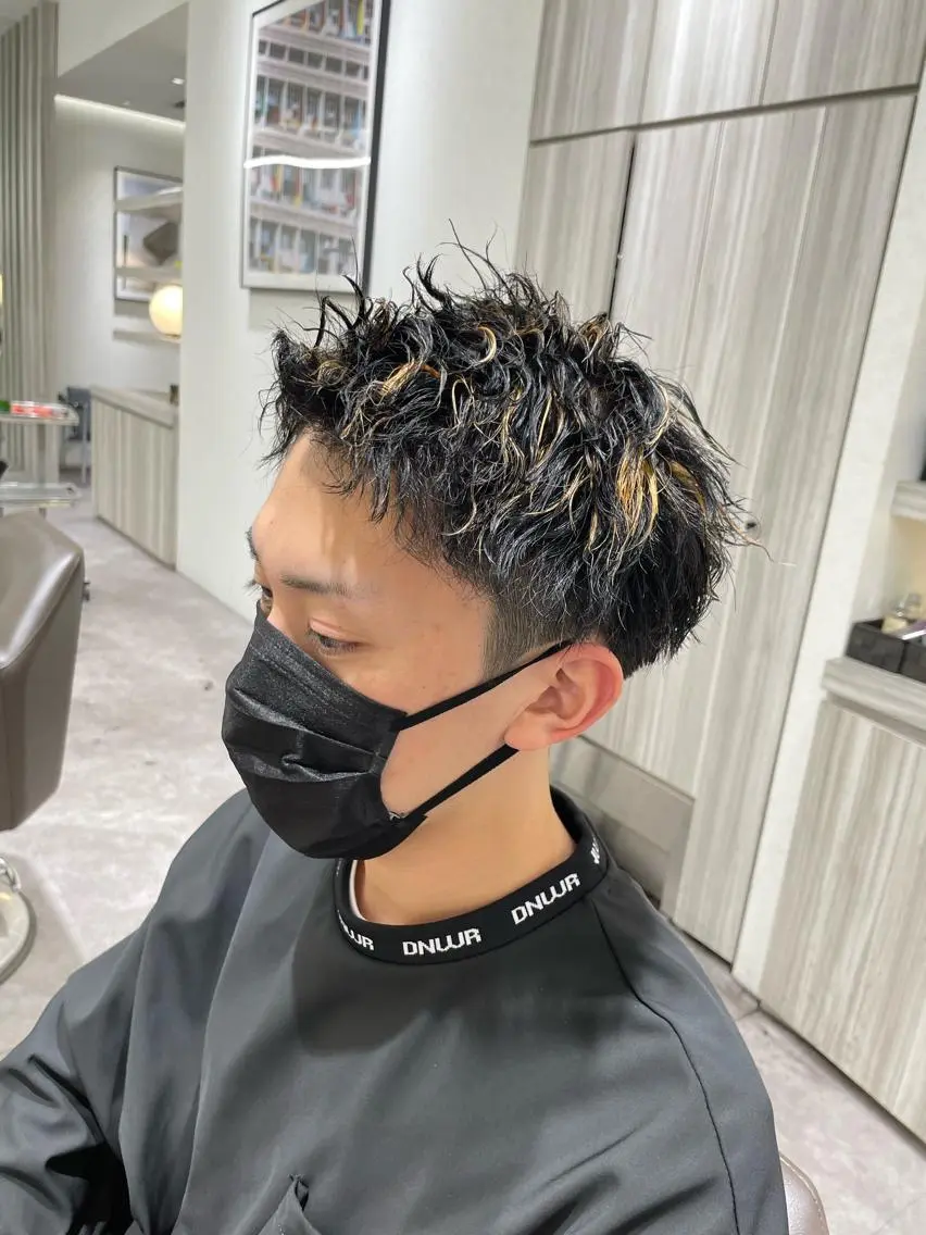 ショート カラー パーマ メンズ メンズブリーチ メンズハイライト メンズメッシュ メンズパーマ メンズツイストパーマ カット ヘアカラー パーマ メンズ特化/今池駅 徒歩1分/岡本一真のヘアスタイル