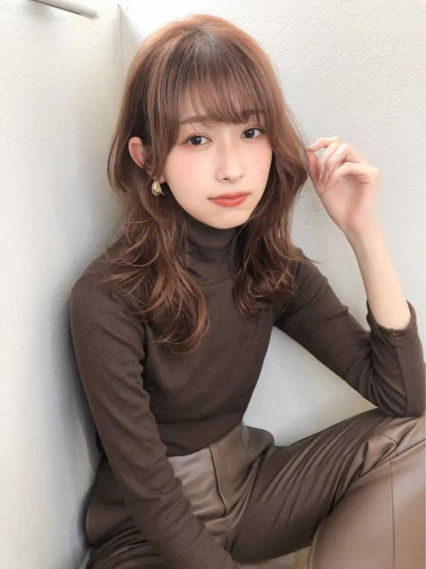 セミロング カラー 🫧艶ダブルカラー ブリーチ🫧トモヤのヘアスタイル