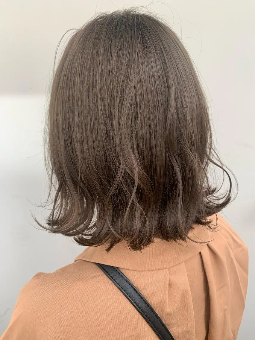 ショート カラー ベージュカラー ayaka 縮毛矯正レイヤーのヘアスタイル