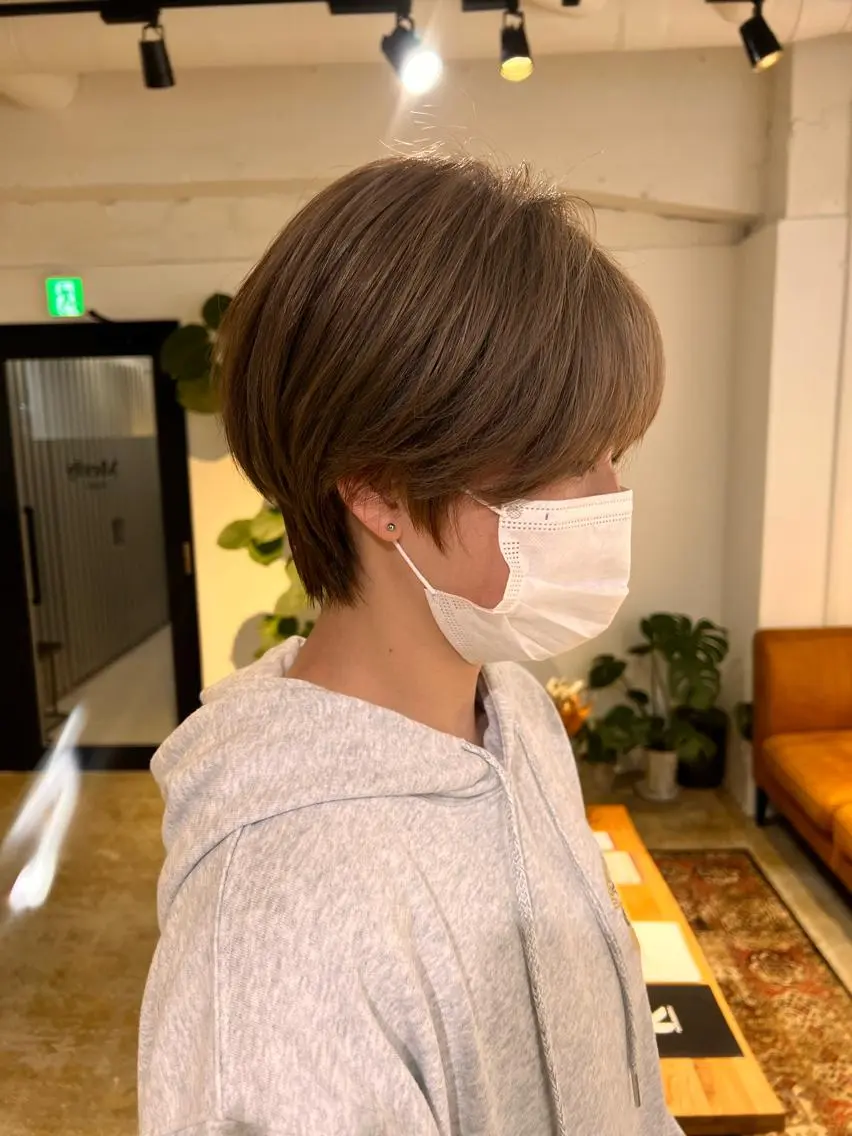 ショート カラー バレイヤージュ ブリーチ 透明感カラー ダブルカラー ハイライトカラー Merly Osakaのヘアスタイル