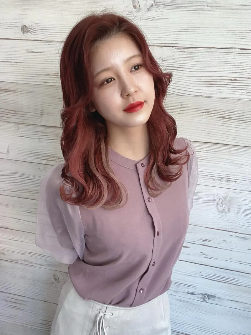 セミロング カラー ヘアアレンジ ショートボブ 編み込みエクステ シールエクステ セミロングパーマ バレイヤージュ LAVENDIA 初音のヘアスタイル