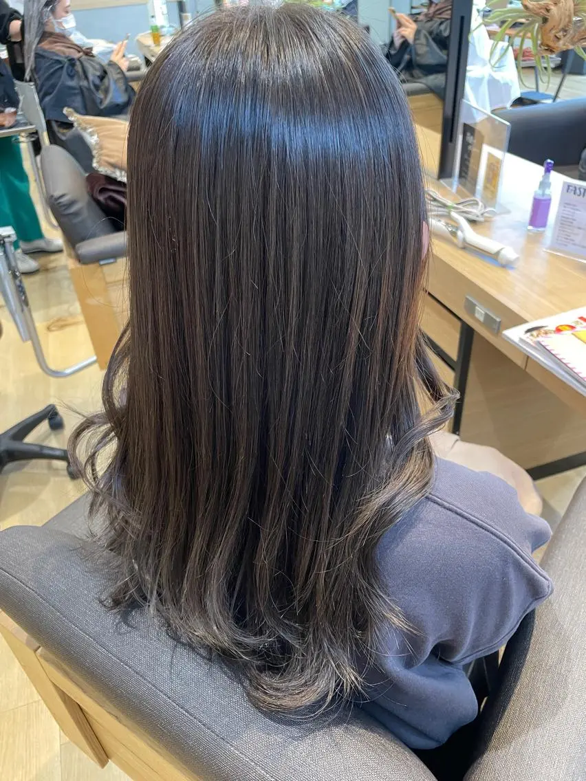 セミロング カラー ヘアカラー トリートメント 美髪形成!色素改善! 秋田 和輝のヘアスタイル