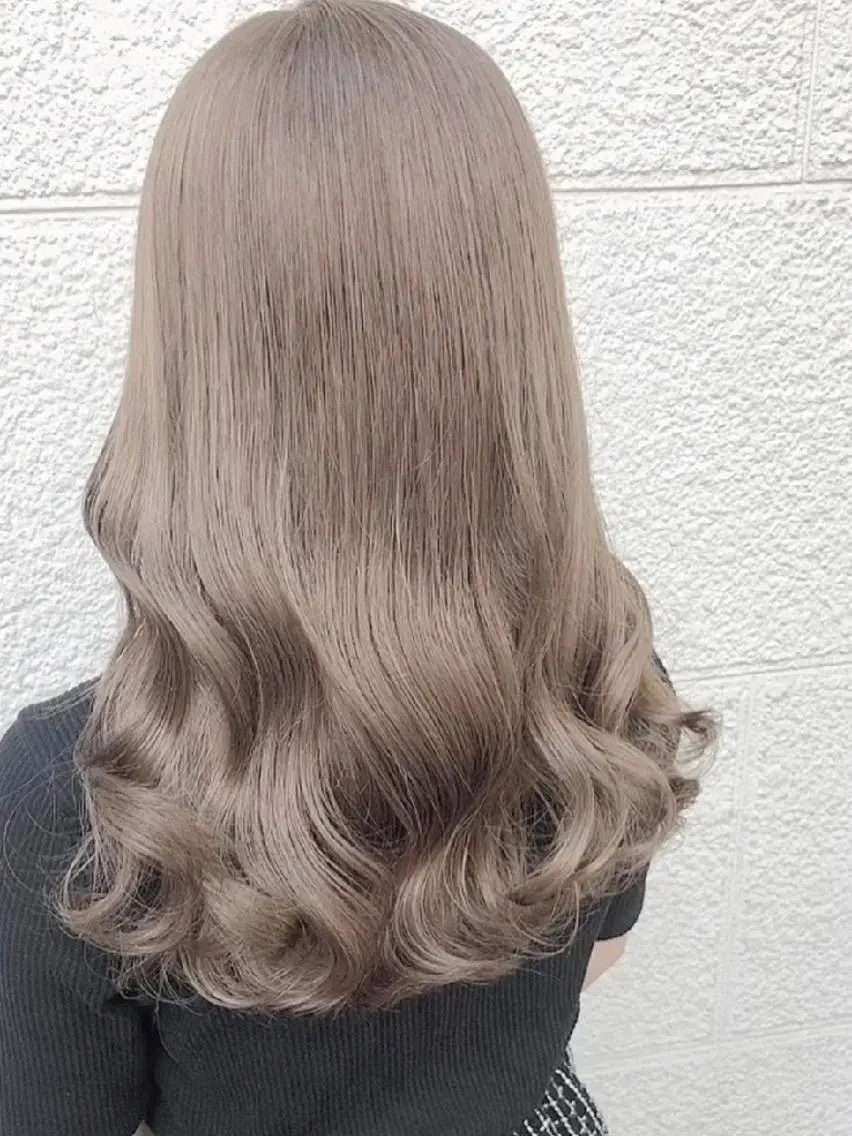 ロング カラー ベージュカラー ブリーチカラー🌈 嘉名 真樹のヘアスタイル