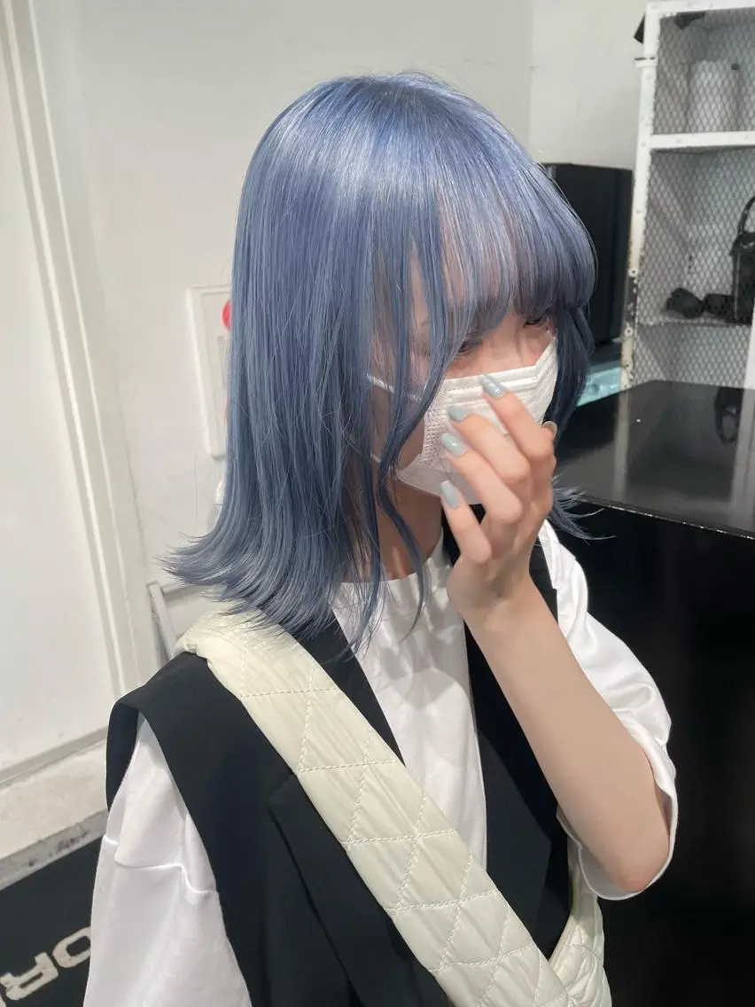 セミロング カラー パーマ ヘアアレンジ メンズ キッズ ネイル マツエク・マツパ アイブロウ メンズブリーチ ブリーチ ブルーカラー ブルー カット ヘアカラー トリートメント 艶ハイトーン/ヘア アレンジAYAKAのヘアスタイル