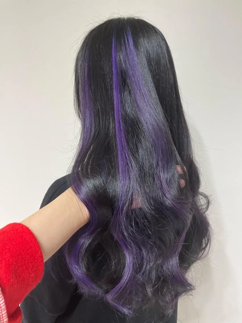 セミロング カラー ハイライトカラー パープルカラー ハイライト ヘアカラー 守屋 颯太のヘアスタイル