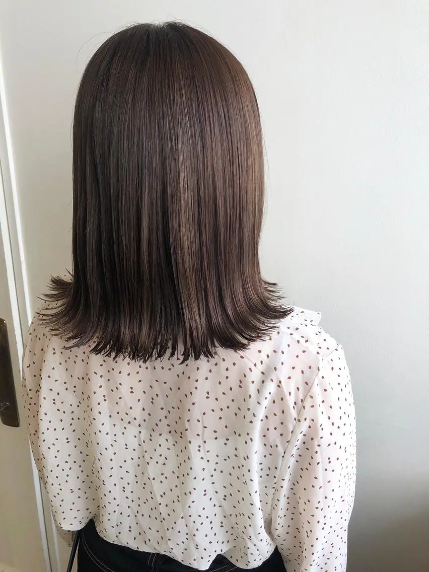 ミディアム カラー MIOベージュカラー 柔らかいカラーのヘアスタイル