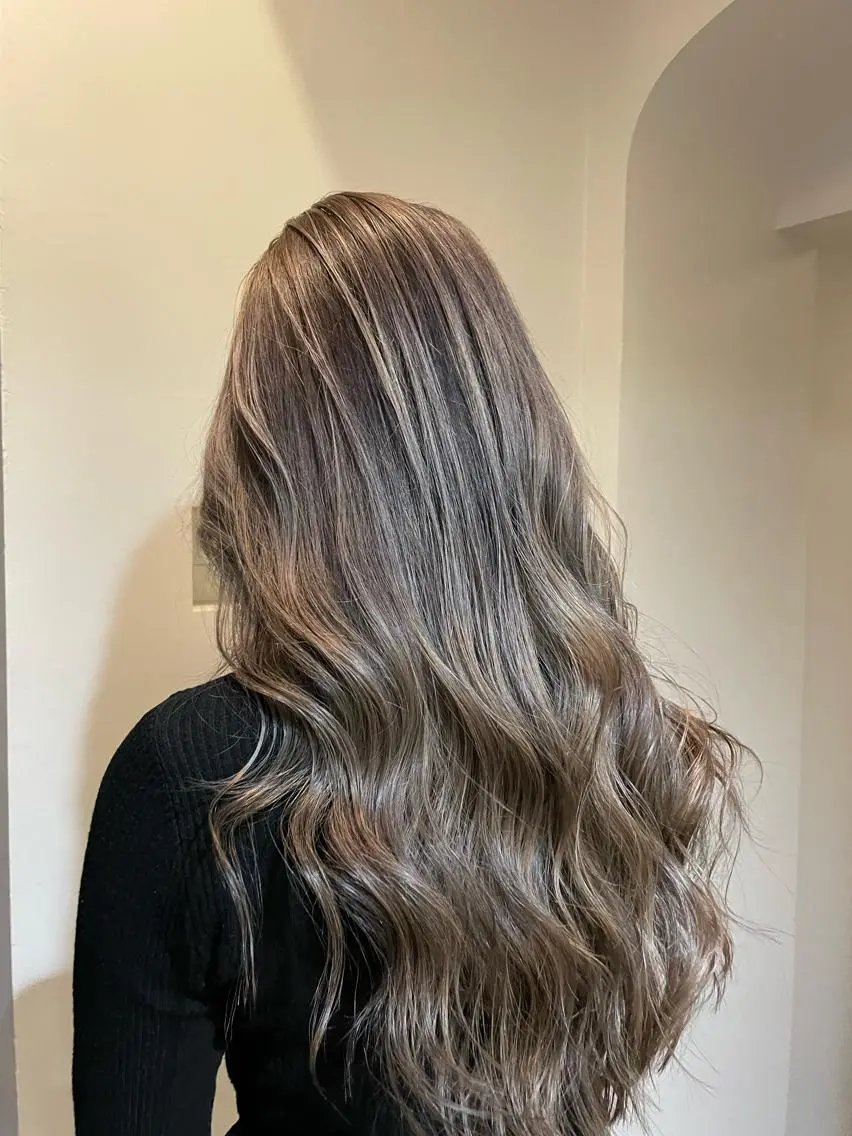 セミロング ヘアカラー トリートメント ブリーチ毛矯正.髪質 改善.髪にドラマをのヘアスタイル