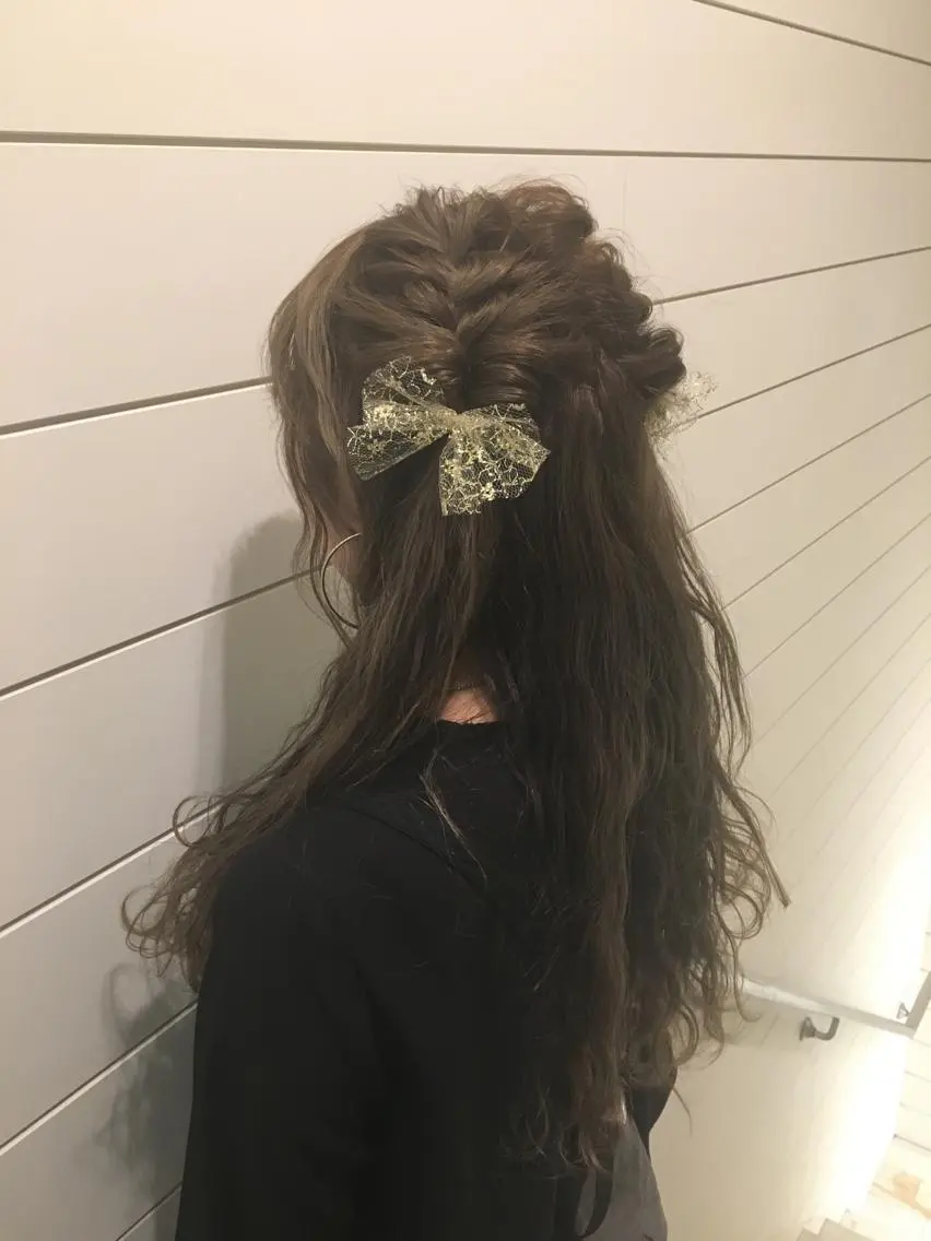 ロング カラー ヘアアレンジ ハーフアップ ヘアセット 鍵山 千秋のヘアスタイル
