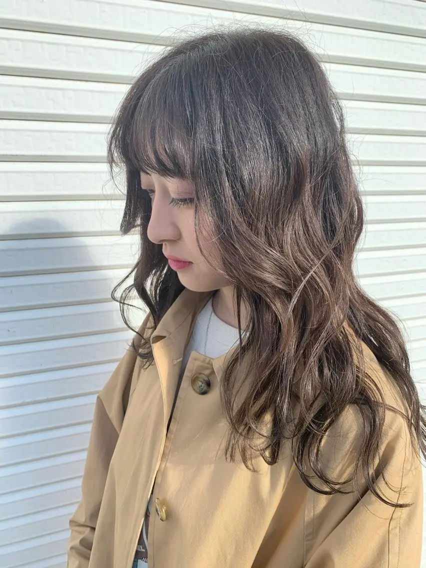 カラー バレイヤージュ ブリーチ グレージュ 血分 優人のヘアスタイル