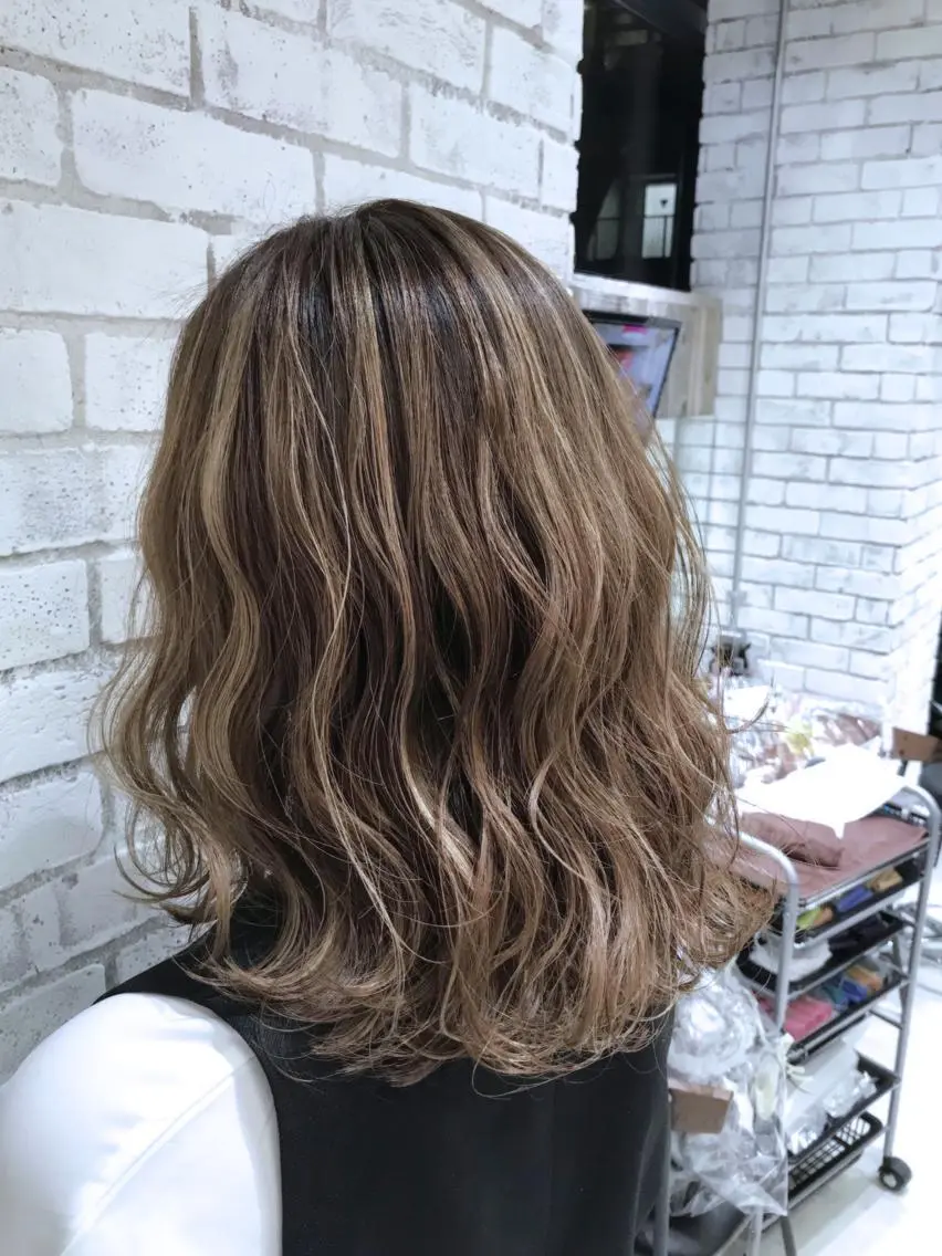 セミロング カラー パーマ ヘアアレンジ メンズ キッズ ネイル マツエク・マツパ ヘアカラー バレイヤージュ/ 髪質改善/渡邉悟🌱のヘアスタイル