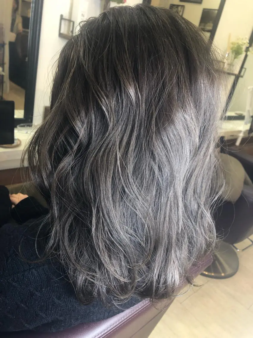 セミロング カラー Lucet byNYNYのヘアスタイル