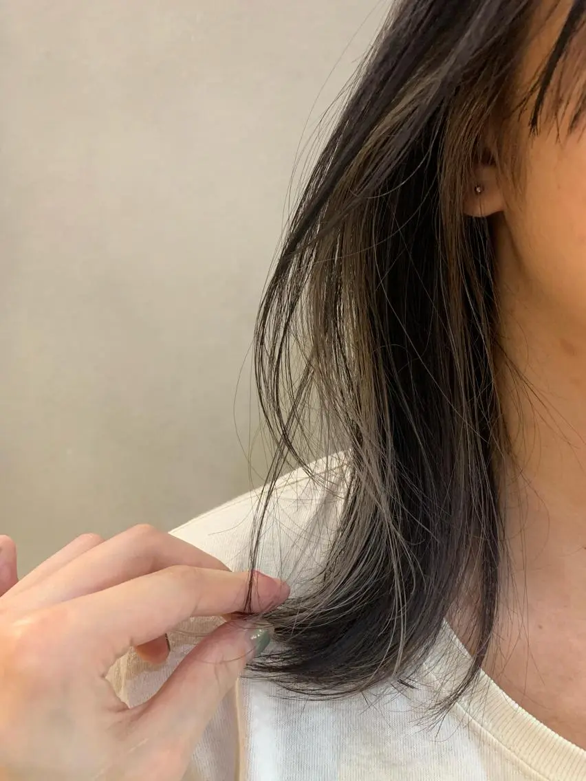 ミディアム ハイライト 土佐 優奈のヘアスタイル