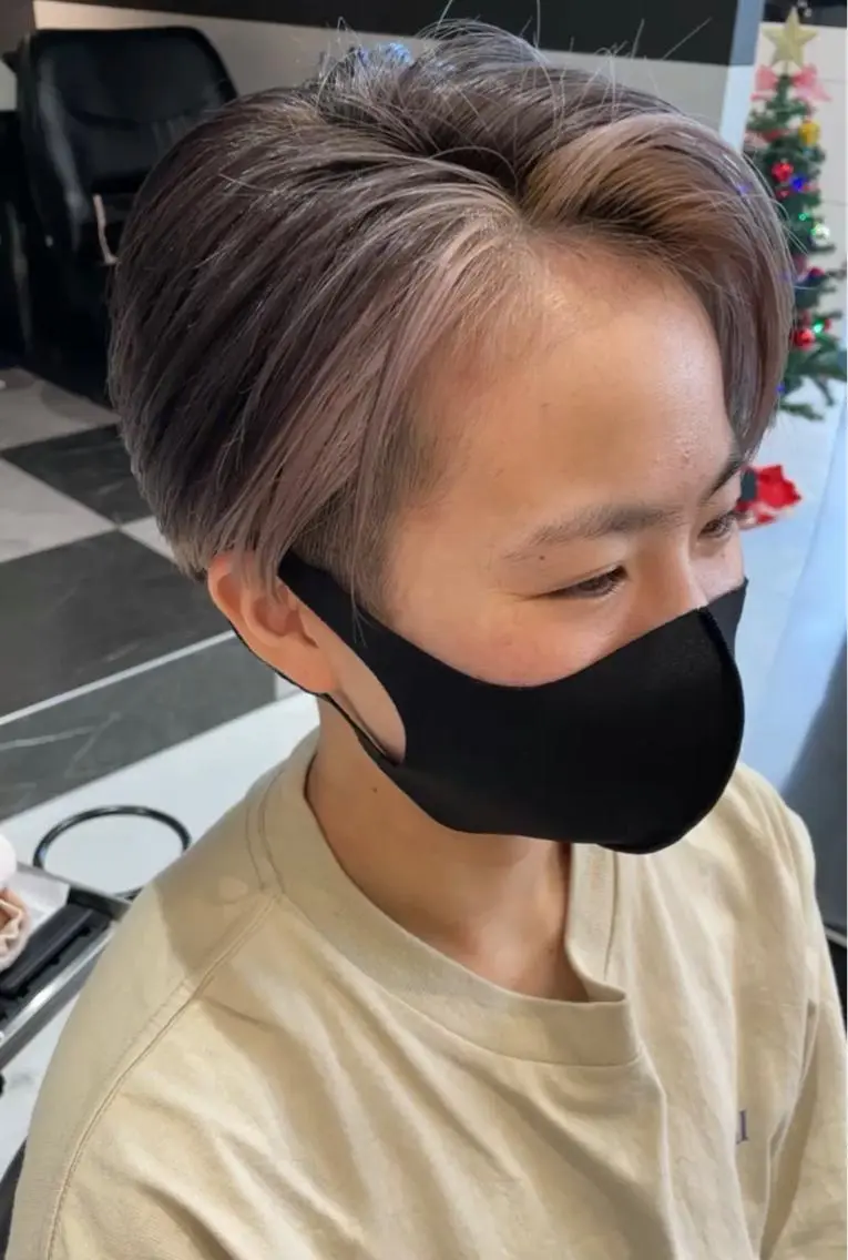 ショート カラー ミストバング フェイスフレーミング グレージュ メンズヘア特化 崎田 成人のヘアスタイル