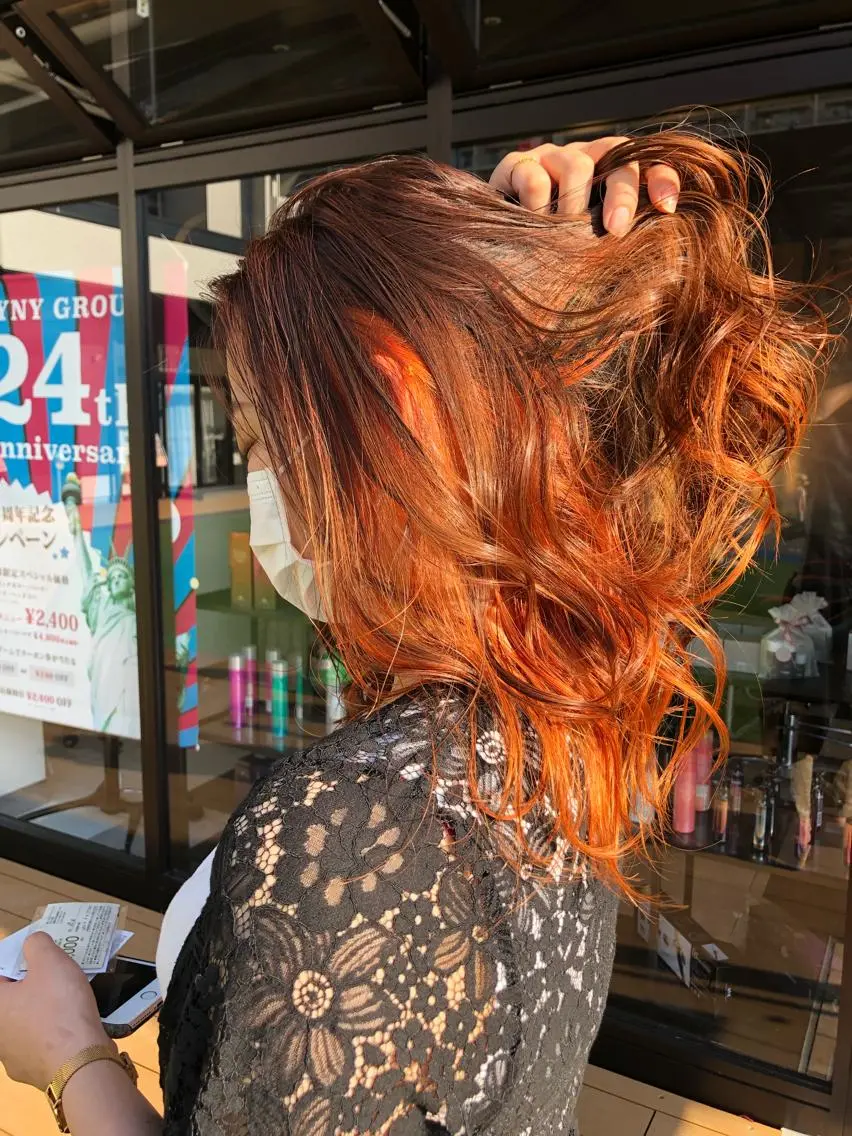 セミロング カラー オレンジ メンズヘア特化 崎田 成人のヘアスタイル