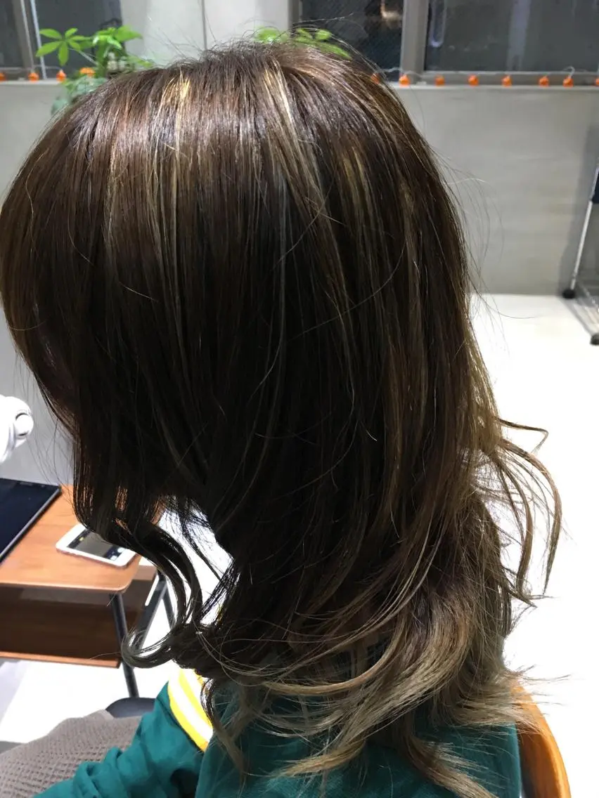 セミロング カラー ハイライトカラー ハイライト くまがい みゆ【edge.】のヘアスタイル