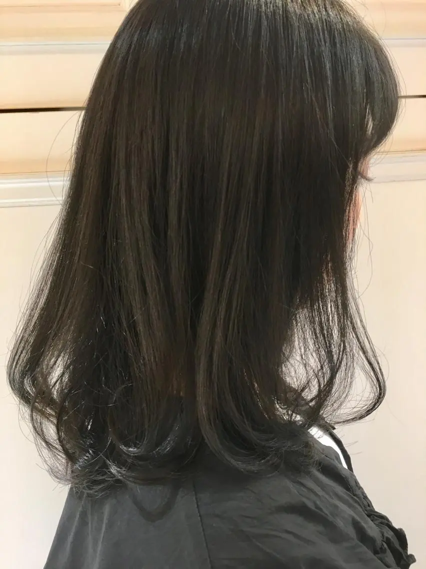 セミロング レイヤーカット fukuyasu rikaのネイルデザイン