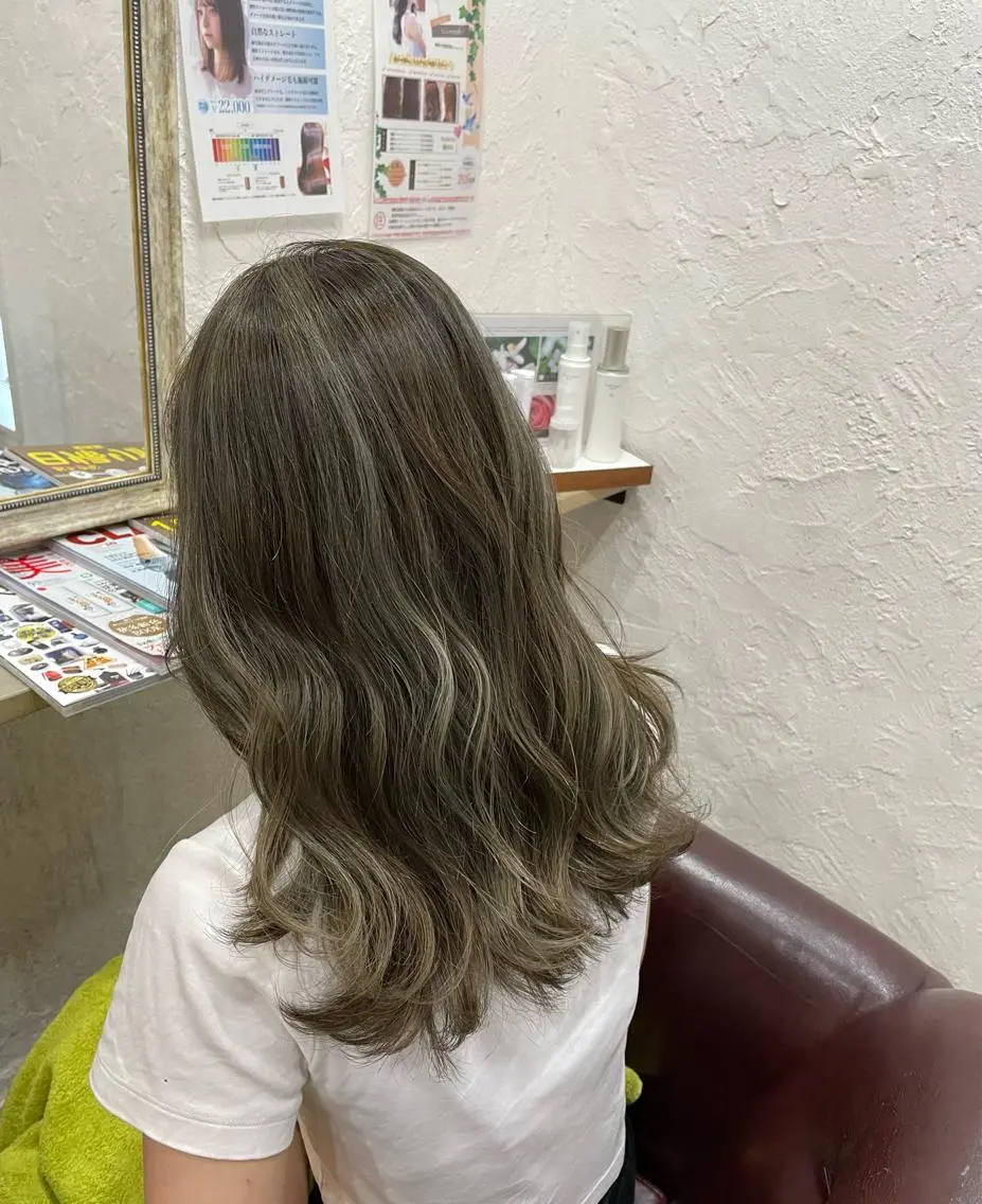 セミロング カラー オリーブカラー 上原 麻彩のマツエク・マツパデザイン