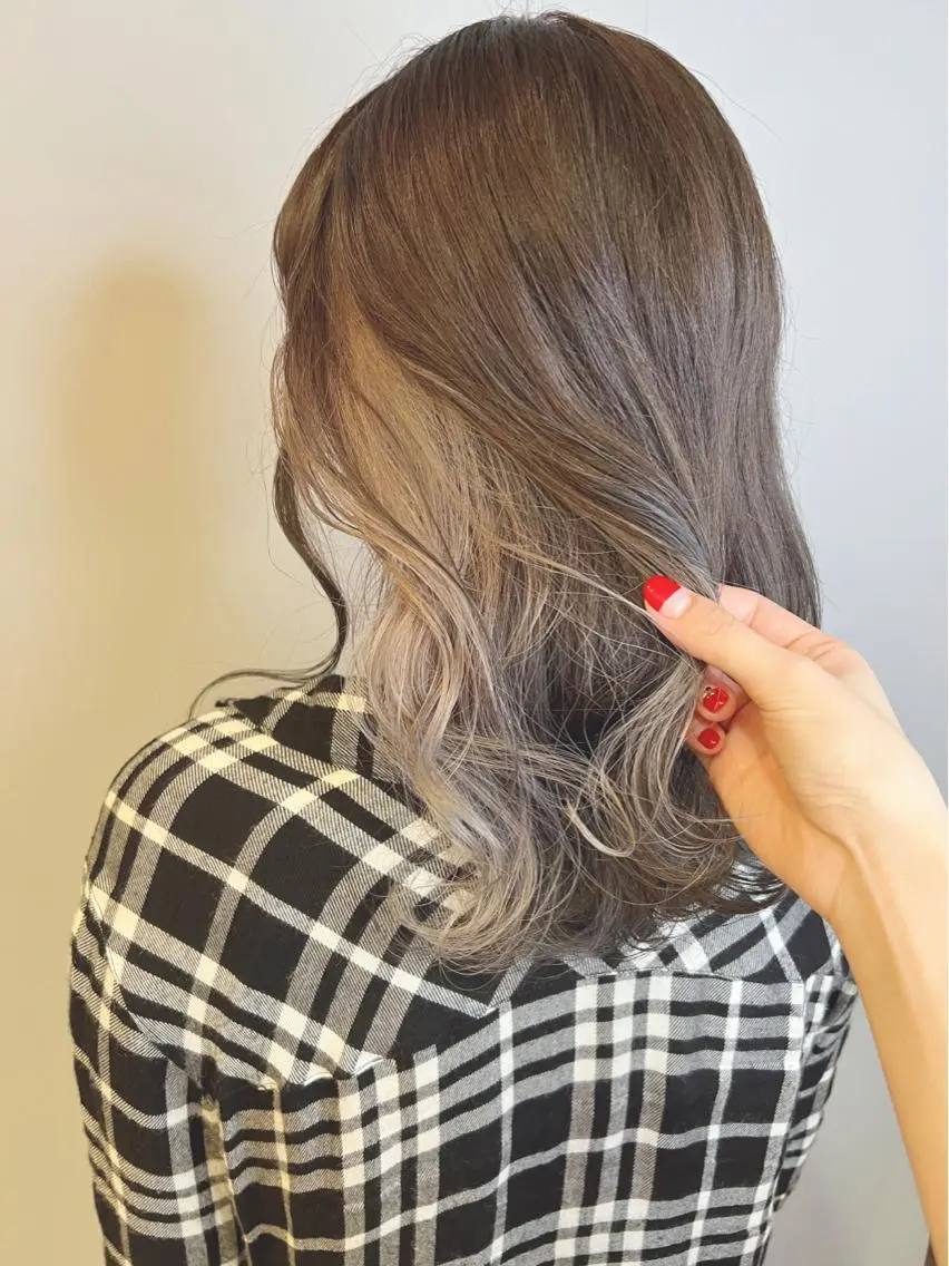 ロング ヘアカラー 宮原 佳苗のヘアスタイル