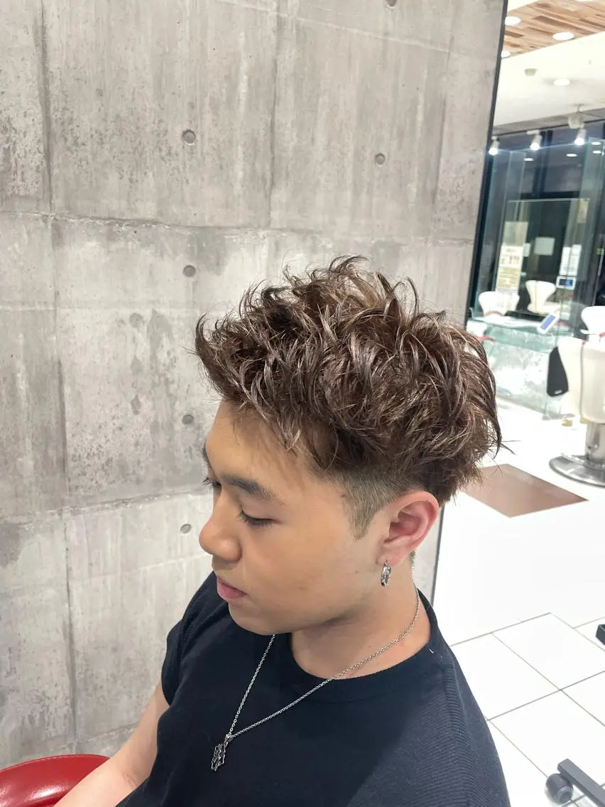 メンズ メンズショート ハイトーンカラー✨️ 艶カラー特化Amiのヘアスタイル