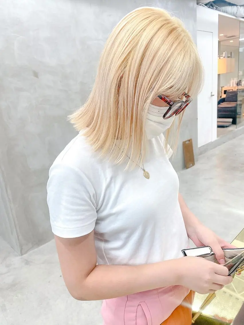 ミディアム カラー パーマ ヘアアレンジ メンズ ミディアムパーマ メンズバレイヤージュ メンズブリーチ センターパート フェードカット ハイトーン/レイヤー 🌸さくらのヘアスタイル