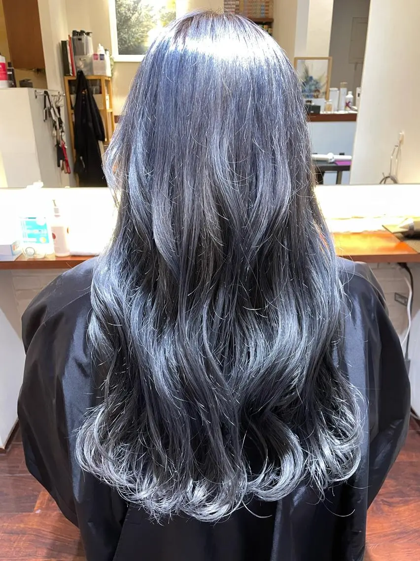 ロング カラー ブルーカラー シルバー ヘアカラー トリートメント CoCooN 店長 さのえみのヘアスタイル