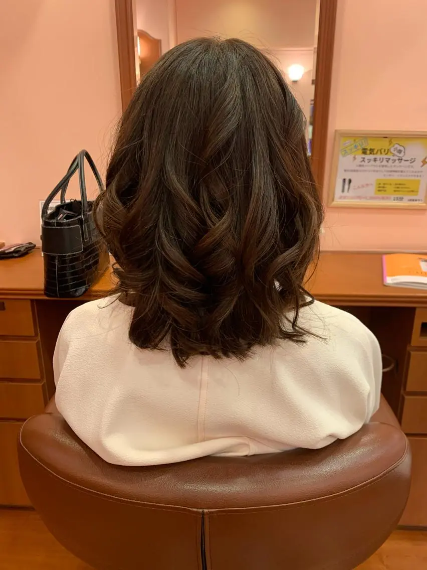 ミディアム カット 榎本 美雪のヘアスタイル