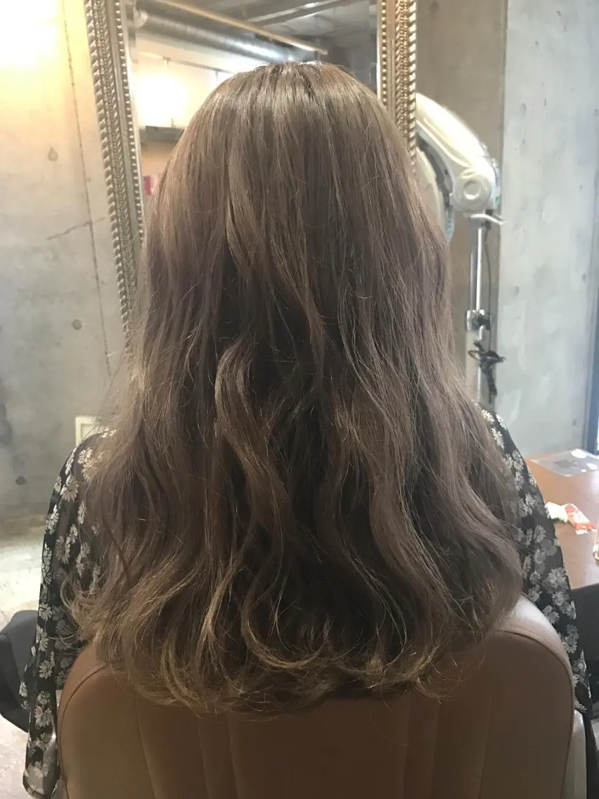 ミディアム カラー パーマ ヘアアレンジ メンズ キッズ ネイル マツエク・マツパ ベージュカラー ダブルカラー サロンドミルク 渋谷高比良のヘアスタイル
