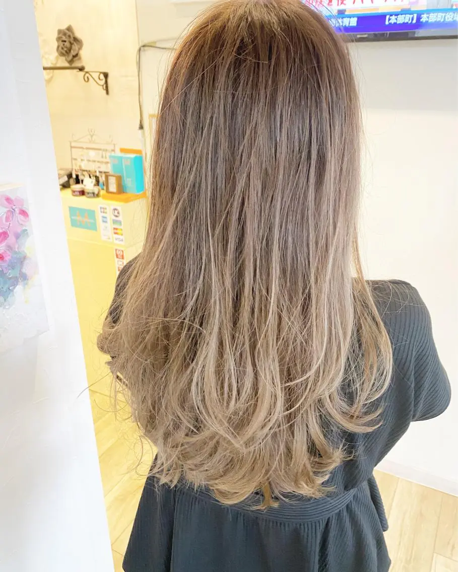 ミディアム カラー バレイヤージュ レイヤーカット カット ヘアカラー grand juteのヘアスタイル