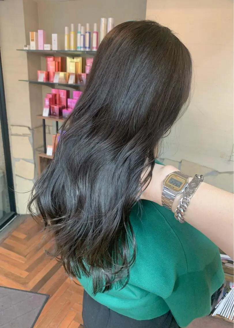 セミロング カラー グレージュ オリーブグレージュ オリーブグレー ヘアカラー トリートメント 矢野 晃平のヘアスタイル